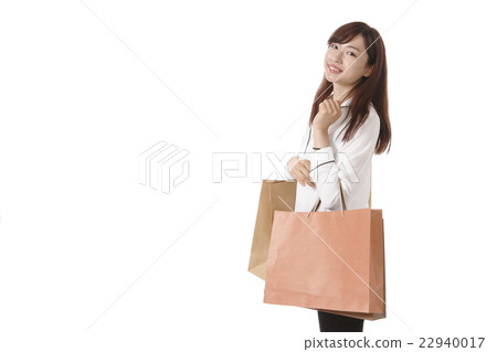 A young woman who enjoys shopping 22940017