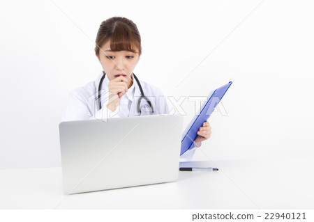 Female doctor nurse to consult Female doctor nurse to consult 22940121