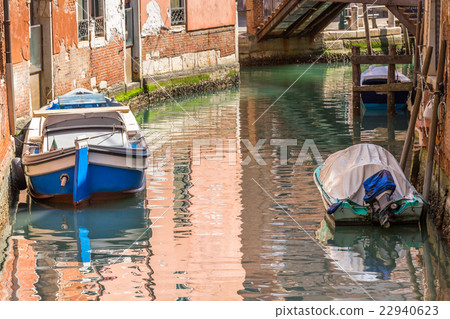 Romantic narrow canal in center of Venice. 22940623