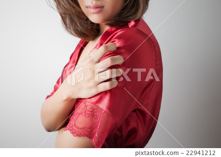 Itching In A Woman Itching In A Woman 22941212