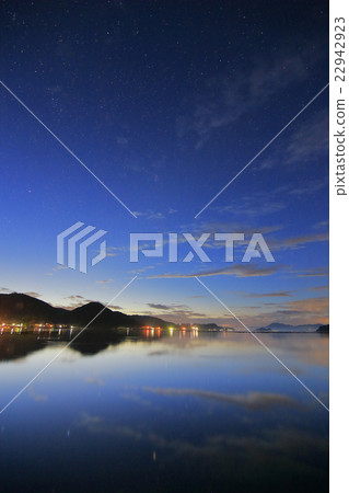 Silence before dawn 22942923