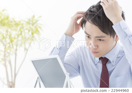 一個安排髮型的男人 22944960