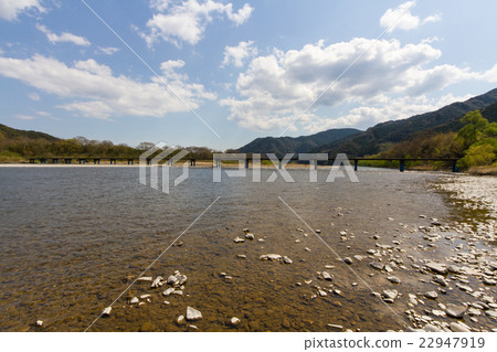 在高知縣的四萬十市今井泥沙橋 在高知縣的四萬十市今井泥沙橋 22947919