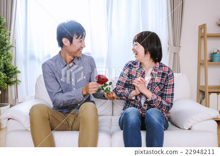 Young couple (gifts) Young couple (gifts) 22948211