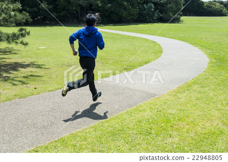 Young people running in the park 22948805