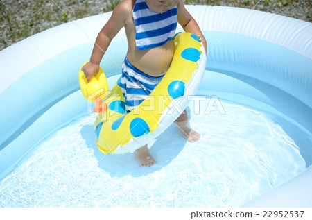 A child A child 22952537