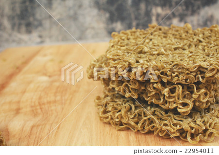 Dry instant vegetable noodle Dry instant vegetable noodle 22954011