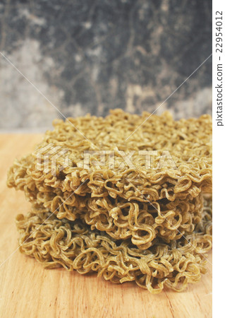 Dry instant vegetable noodle Dry instant vegetable noodle 22954012