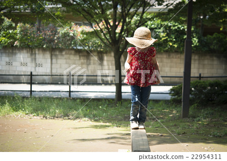 Girls playing in the park 22954311