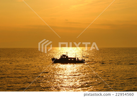 Sea of sunset 22954560