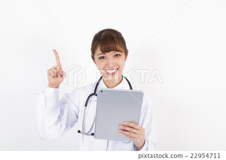 使用片劑的女性醫生護士 22954711
