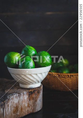 Green Lemons 22956505