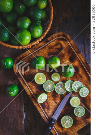 Green Lemons 22956506
