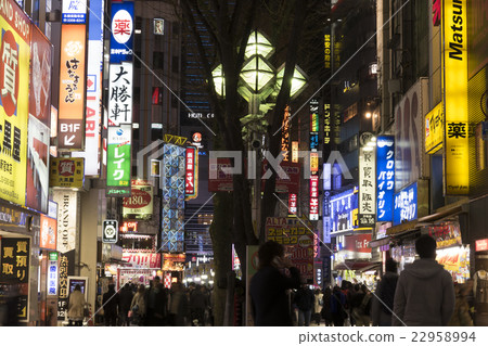 Shinjuku Station front Shopping district Shinjuku Slow crowd of crowded streets heading for Kabukicho Shinjuku Station front Shopping district Shinjuku Slow crowd of crowded streets heading for Kabukicho 22958994