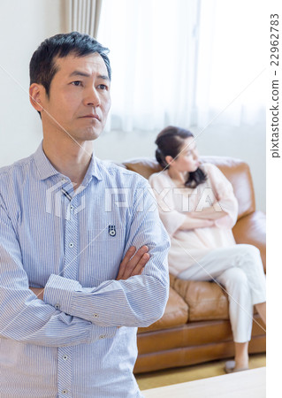 A fighting man and woman A fighting man and woman 22962783