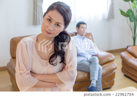 一個戰鬥的男人和女人 22962784