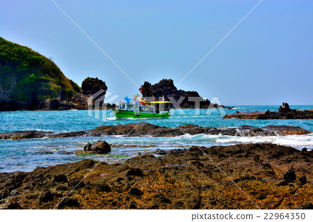 Sightseeing boat seen from Kanazawa, Noto gang · gumi gate · Senjojiki rock (2) 22964350