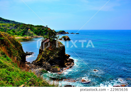 Noto giga · Park Observation deck from the parking lot Viewing the Kannono and Benkei two tattle rocks (6) 22965636