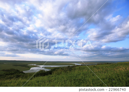 [北海道]霧峰濕地的秋天的天空 22966740