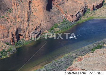 Cruising Horseshoe Bend on the Colorado River 22967870