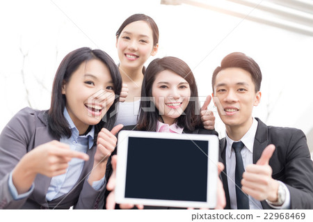 Business people team show screen 22968469