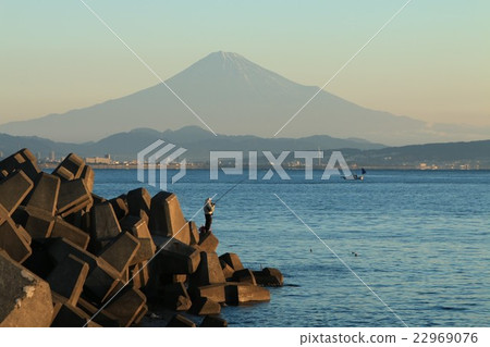 Fisher's morning 22969076