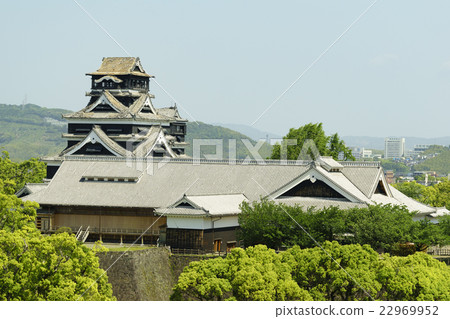 被2016年熊本地震破壞的熊本城。石垣,塔,城堡塔遭受嚴重破壞並關閉 被2016年熊本地震破壞的熊本城。石垣,塔,城堡塔遭受嚴重破壞並關閉 22969952
