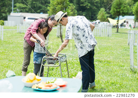 Family barbecuing Family barbecuing 22981270