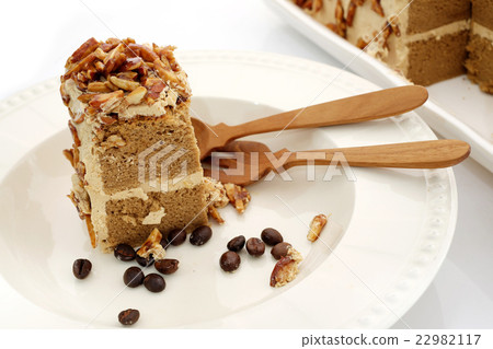 Coffee cake, caramel almonds. 22982117