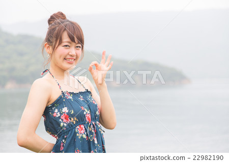 擺在海的婦女 擺在海的婦女 22982190
