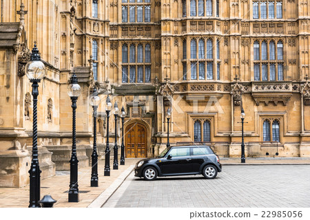 Street corner of London 22985056