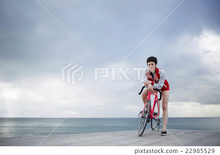 Sporty woman actively enjoying weekend strolling Sporty woman actively enjoying weekend strolling 22985529