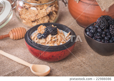 cereal flakes for breakfast 22986086