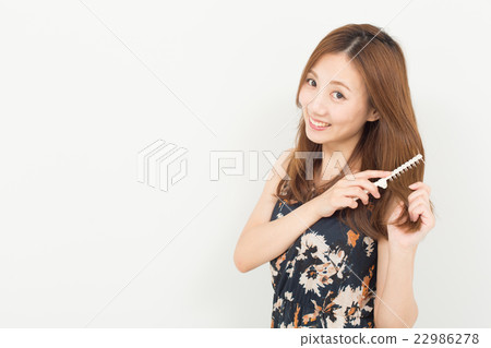 女人梳理頭髮 女人梳理頭髮 22986278