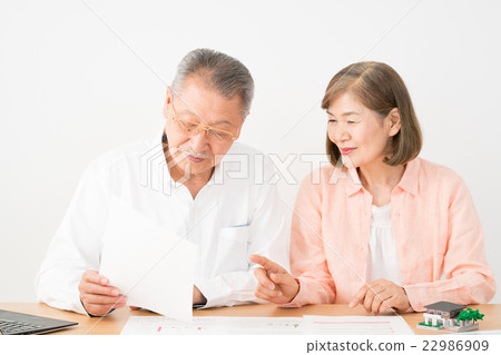 Senior couple 22986909