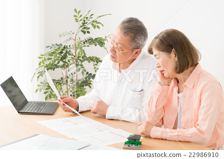 Senior couple 22986910