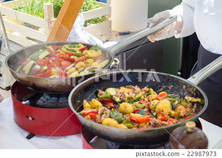 Cheff cooking on outdoor street food festival. 22987973
