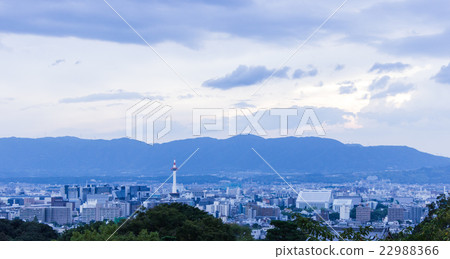 山脈和城鎮景觀 山脈和城鎮景觀 22988366