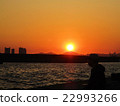 日落和垂釣者 22993266