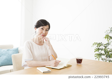中年女性 中年女性 22993745