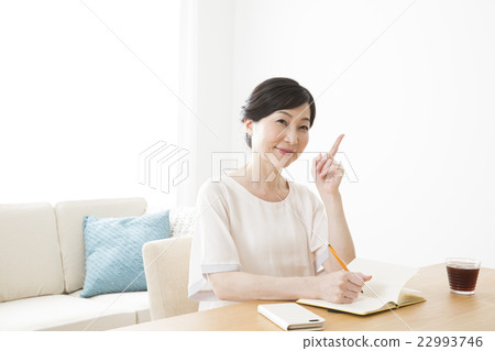 中年女性 中年女性 22993746