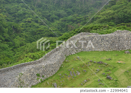 Nakijin castle ruins, Medium telephoto shooting of the castle wall of Shikijima gate (Shijimajokaku), Okinawa Nakijin castle ruins, Medium telephoto shooting of the castle wall of Shikijima gate (Shijimajokaku), Okinawa 22994041