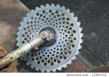 圓形鋸條的割灌機 22995159