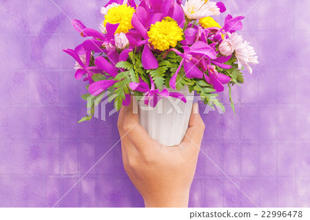 Hand holding bouquet of chrysanthemum flowers 22996478