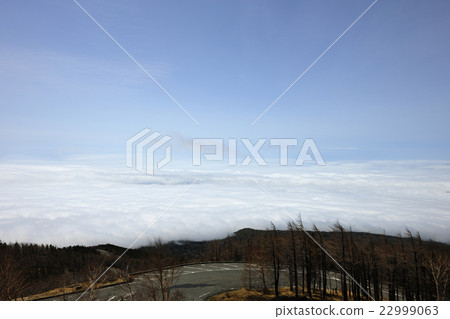 Cloud sea and blue sky seen from Mt. Fuji (Shizuoka) Cloud sea and blue sky seen from Mt. Fuji (Shizuoka) 22999063