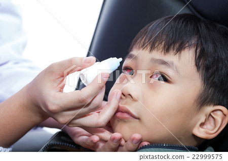 Closeup of doctor pouring eye drops in eye patient Closeup of doctor pouring eye drops in eye patient 22999575