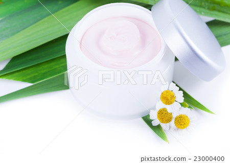 Organic skincare creams with camomile Organic skincare creams with camomile 23000400