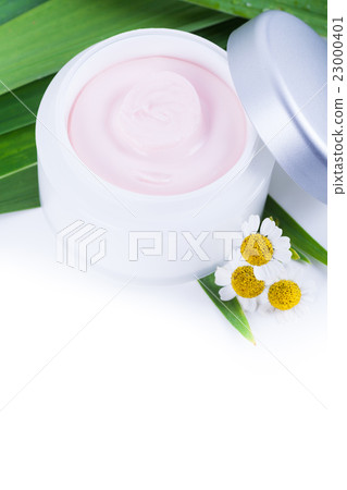 Organic skincare creams with camomile Organic skincare creams with camomile 23000401