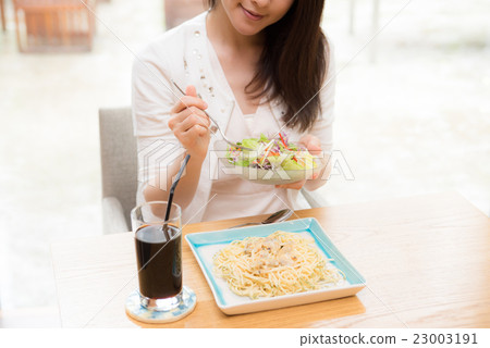 Lunch female photography cooperation: TENOHA DAIKANYAMA Lunch female photography cooperation: TENOHA DAIKANYAMA 23003191