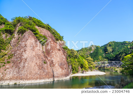 Monolith of the fresh green dazzling old River 23004746